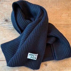 NWOT Arctic Fox Black Rib Knit Scarf